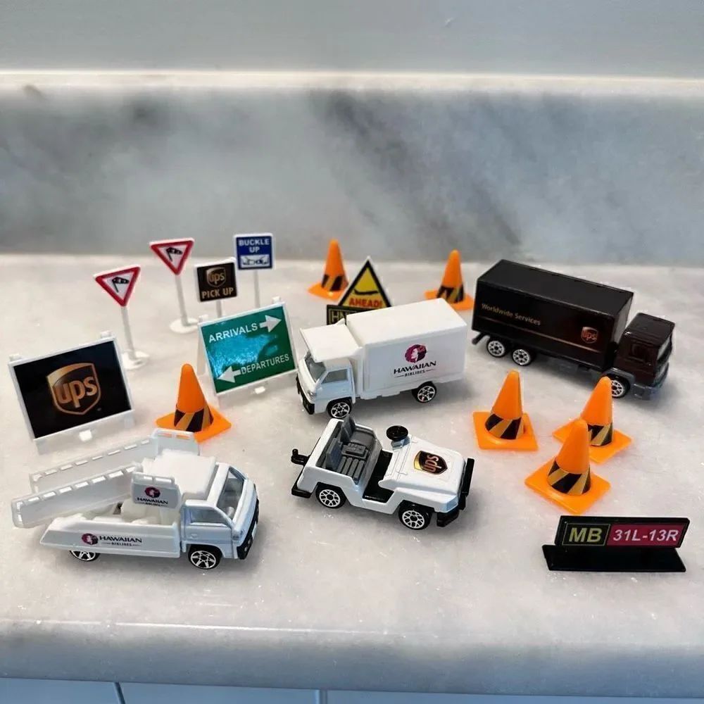 Assorted UPS and Hawaiian Airlines Toy Truck and Accessories Play Set Miniature